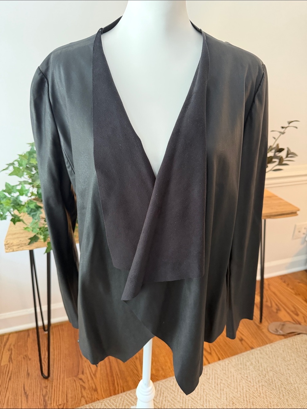 Zara COLLECTION Black faux leather Open-Front Draped Blazer & Shawl Collar. Sz L